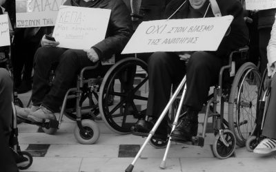 Στους δρόμους σύλλογοι ατόμων με αναπηρία για την ακρίβεια.